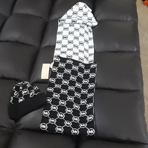 Michael kors hat and scarf - Picture 2 of 3